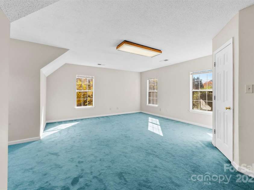 9800 Ashley Farm Drive, Matthews, NC 28105.  MLS# CAR4317793, YatesRealty ID 28472. 