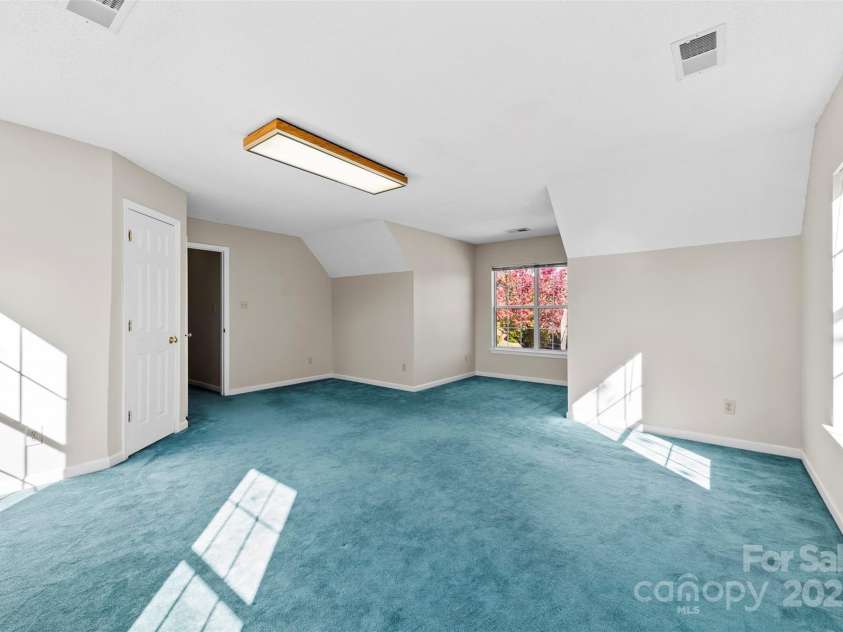 9800 Ashley Farm Drive, Matthews, NC 28105.  MLS# CAR4317793, YatesRealty ID 28472. 