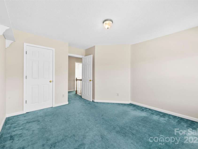 9800 Ashley Farm Drive, Matthews, NC 28105.  MLS# CAR4317793, YatesRealty ID 28472. 