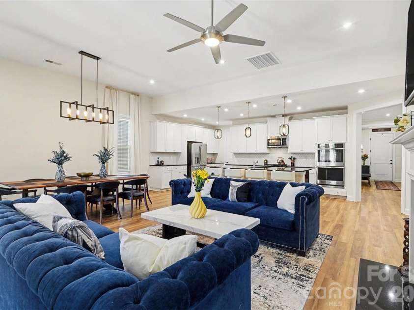 10420 Superb Lane, Charlotte, NC 28215.  MLS# CAR4369262, YatesRealty ID 28473. 