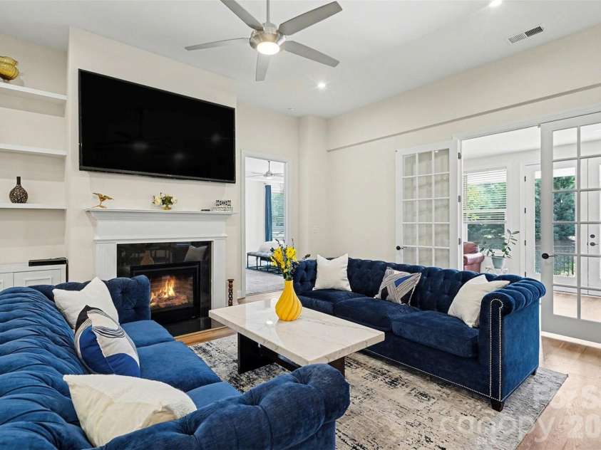 10420 Superb Lane, Charlotte, NC 28215.  MLS# CAR4369262, YatesRealty ID 28473. 