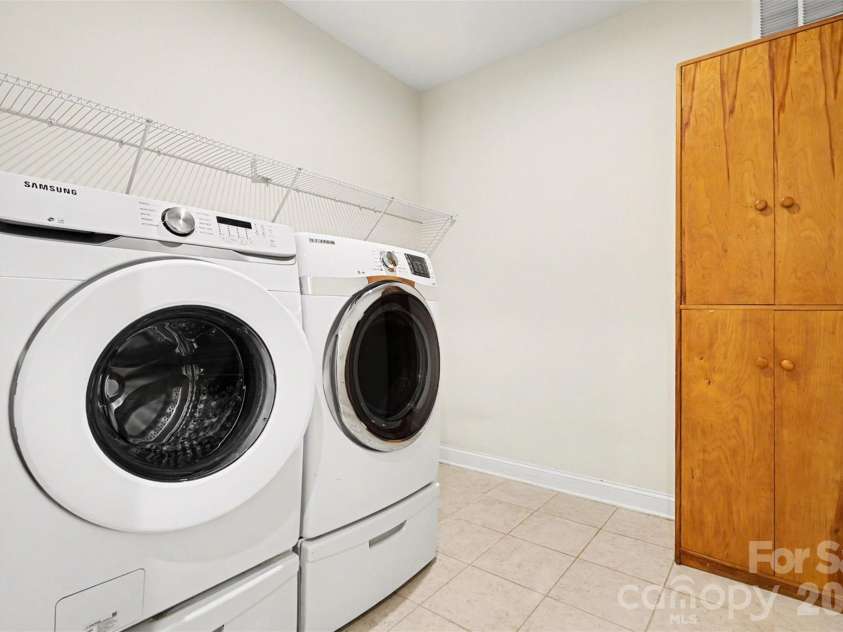 10420 Superb Lane, Charlotte, NC 28215.  MLS# CAR4369262, YatesRealty ID 28473. 