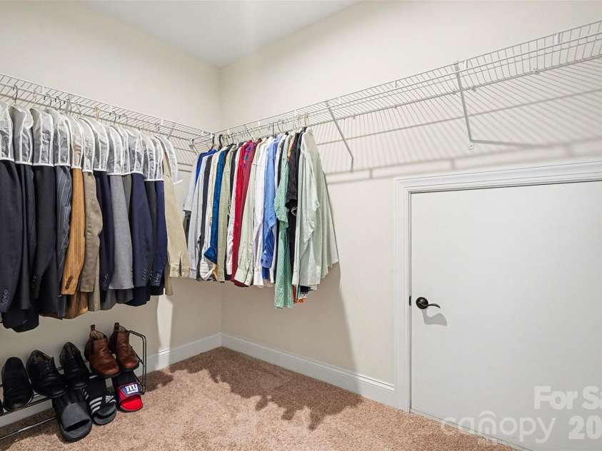 10420 Superb Lane, Charlotte, NC 28215.  MLS# CAR4369262, YatesRealty ID 28473. 