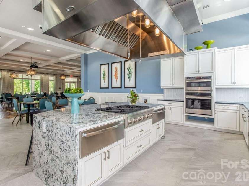 10420 Superb Lane, Charlotte, NC 28215.  MLS# CAR4369262, YatesRealty ID 28473. 