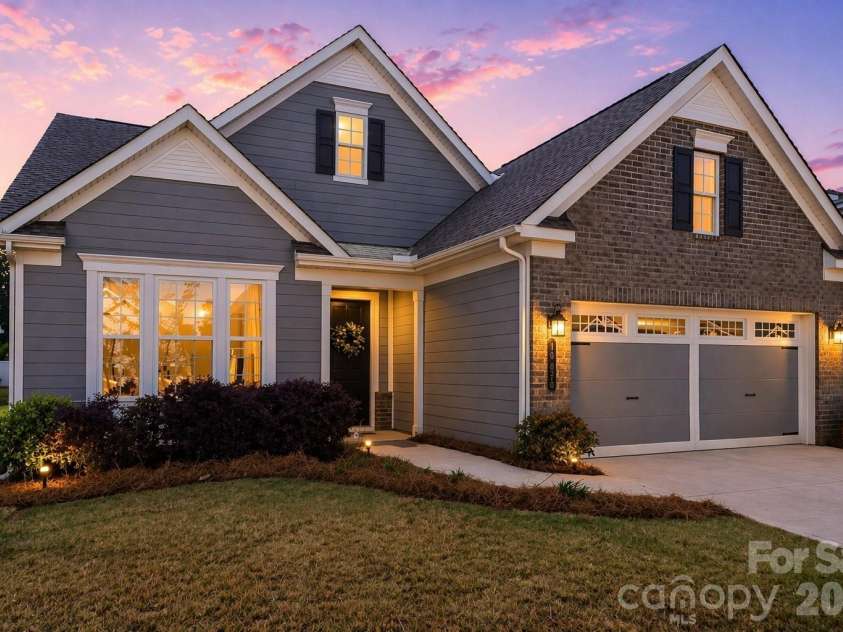 10420 Superb Lane, Charlotte, NC 28215.  MLS# CAR4369262, YatesRealty ID 28473. 