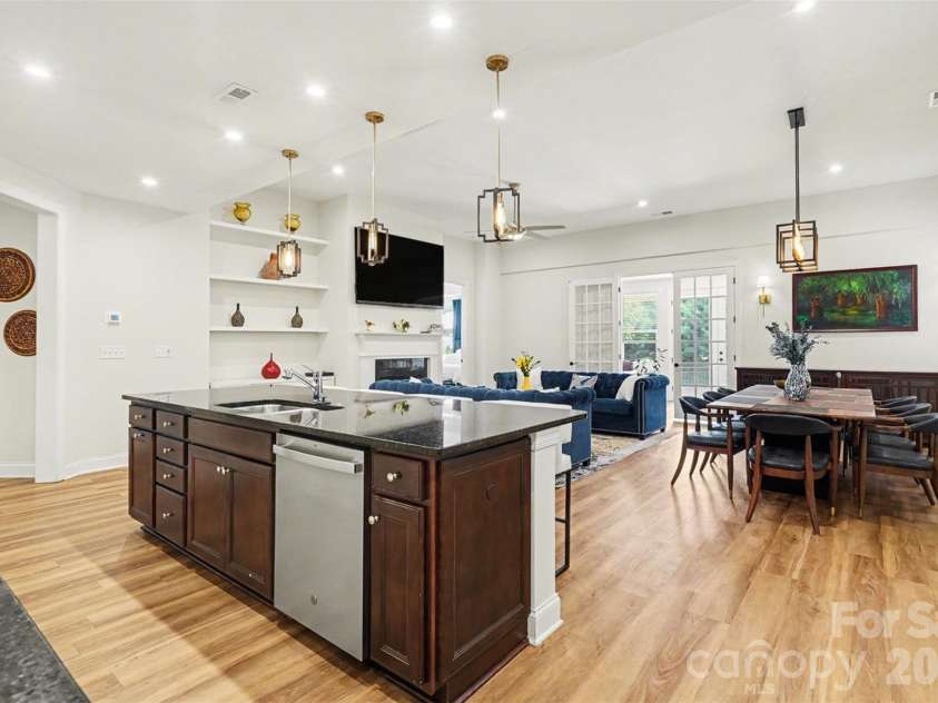 10420 Superb Lane, Charlotte, NC 28215.  MLS# CAR4369262, YatesRealty ID 28473. 
