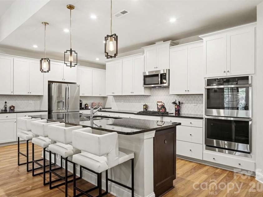 10420 Superb Lane, Charlotte, NC 28215.  MLS# CAR4369262, YatesRealty ID 28473. 