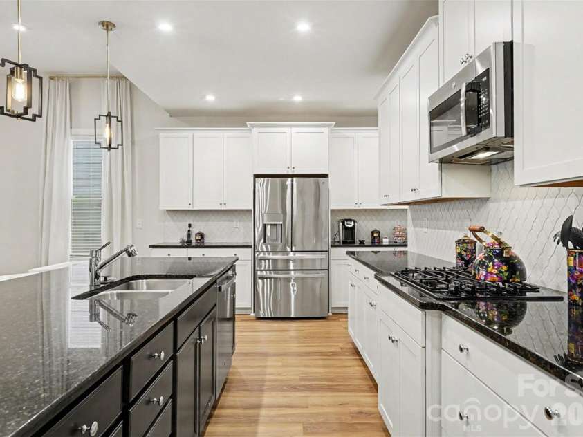 10420 Superb Lane, Charlotte, NC 28215.  MLS# CAR4369262, YatesRealty ID 28473. 