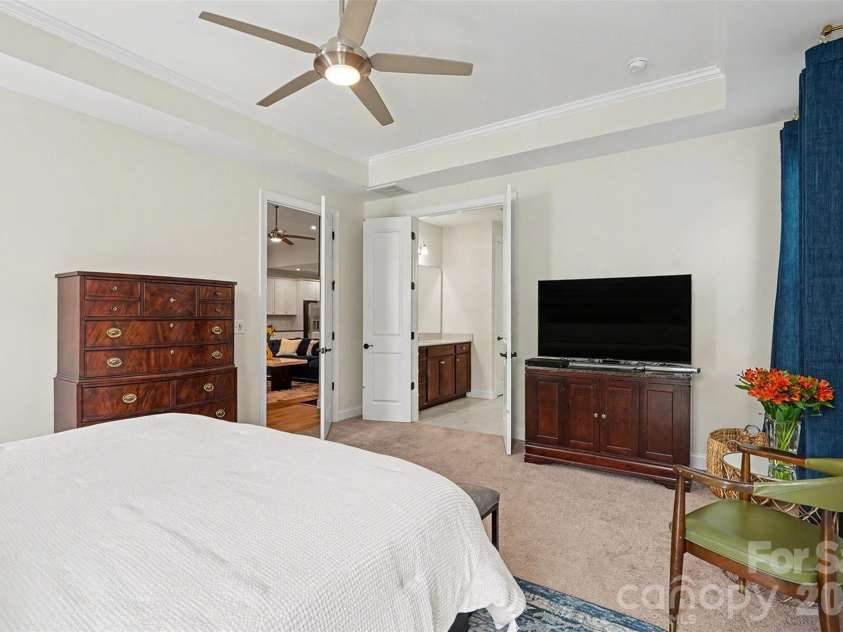 10420 Superb Lane, Charlotte, NC 28215.  MLS# CAR4369262, YatesRealty ID 28473. Primary Bedrooom suite on main