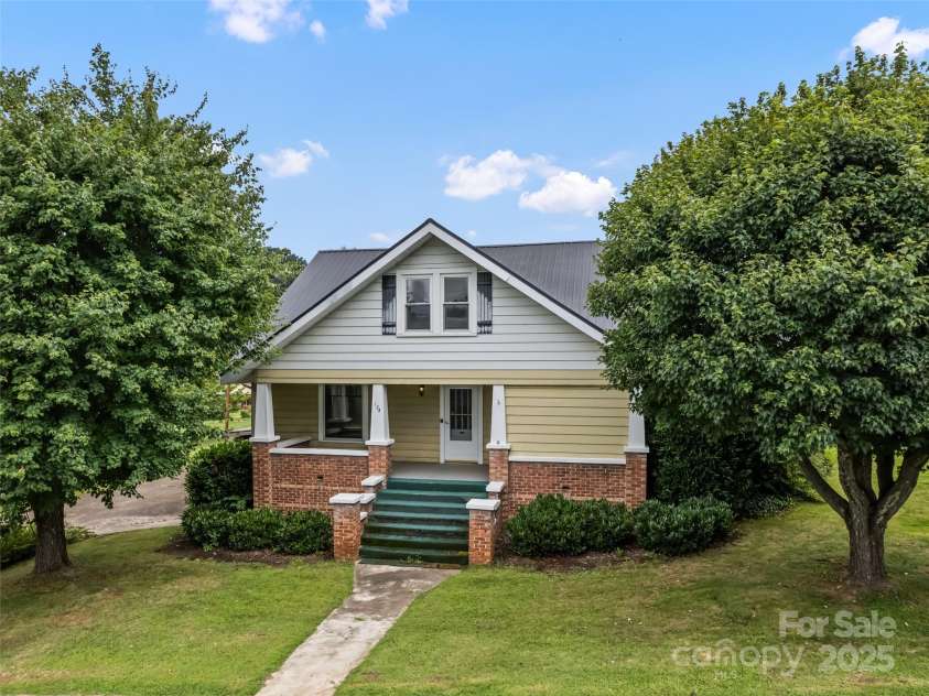 173 Wesley Street, Canton, NC 28716.  MLS# CAR4284970, YatesRealty ID 28474. 