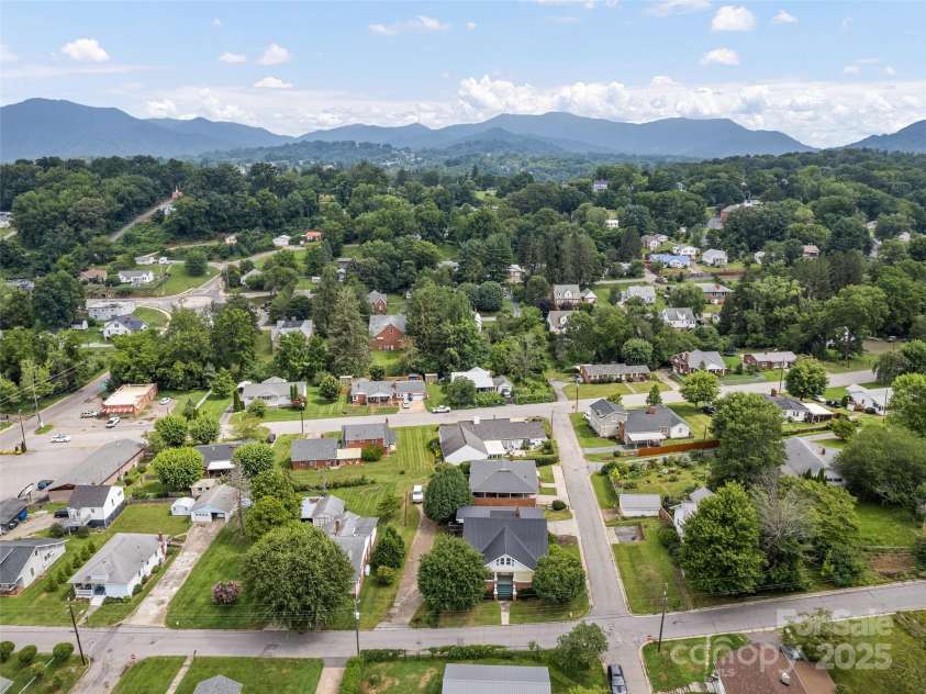 173 Wesley Street, Canton, NC 28716.  MLS# CAR4284970, YatesRealty ID 28474. 