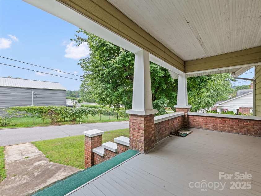 173 Wesley Street, Canton, NC 28716.  MLS# CAR4284970, YatesRealty ID 28474. 