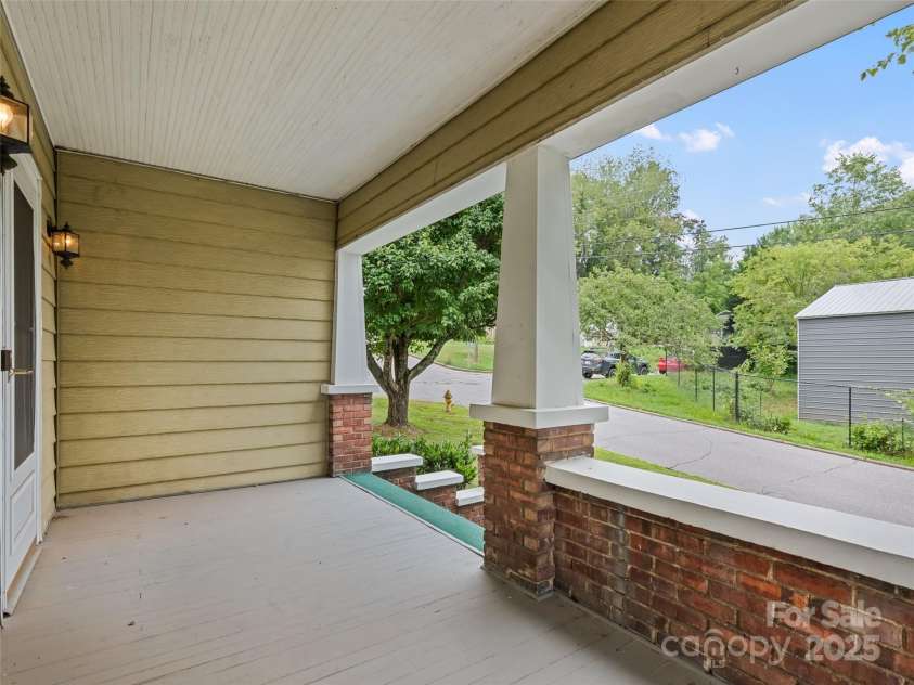 173 Wesley Street, Canton, NC 28716.  MLS# CAR4284970, YatesRealty ID 28474. 