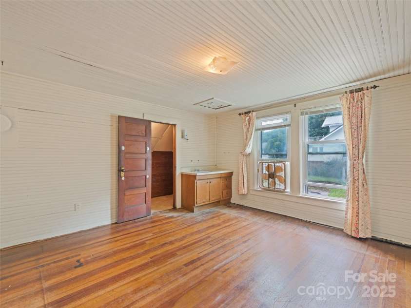 173 Wesley Street, Canton, NC 28716.  MLS# CAR4284970, YatesRealty ID 28474. 