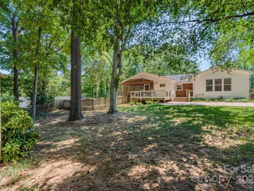 4712 Lamont Drive, Charlotte, NC 28210.  MLS# CAR4277423, YatesRealty ID 28475. 