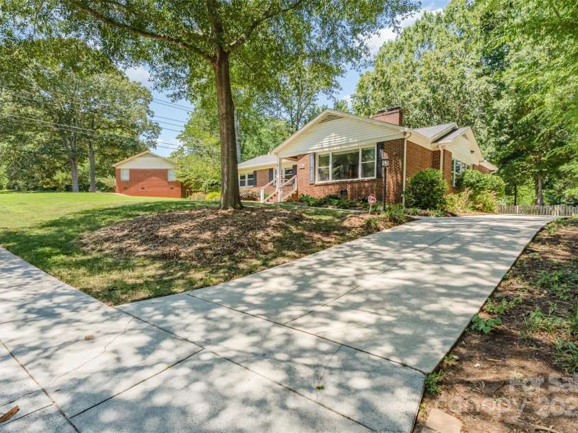 4712 Lamont Drive, Charlotte, NC 28210.  MLS# CAR4277423, YatesRealty ID 28475. 