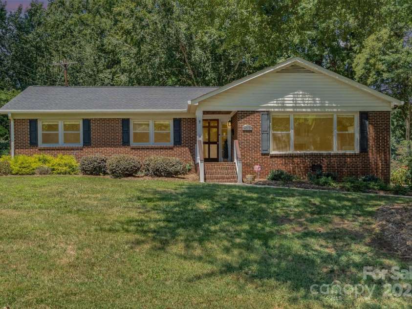 4712 Lamont Drive, Charlotte, NC 28210.  MLS# CAR4277423, YatesRealty ID 28475. 