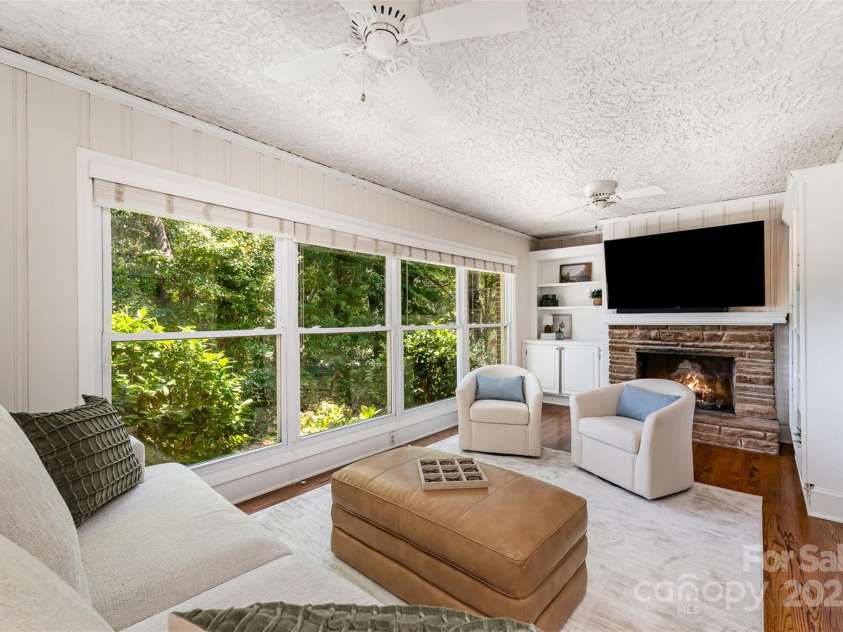 4712 Lamont Drive, Charlotte, NC 28210.  MLS# CAR4277423, YatesRealty ID 28475. Family Room