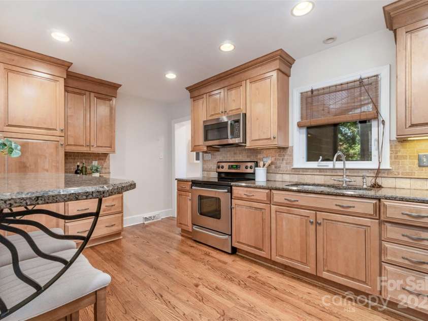 4712 Lamont Drive, Charlotte, NC 28210.  MLS# CAR4277423, YatesRealty ID 28475. Kitchen