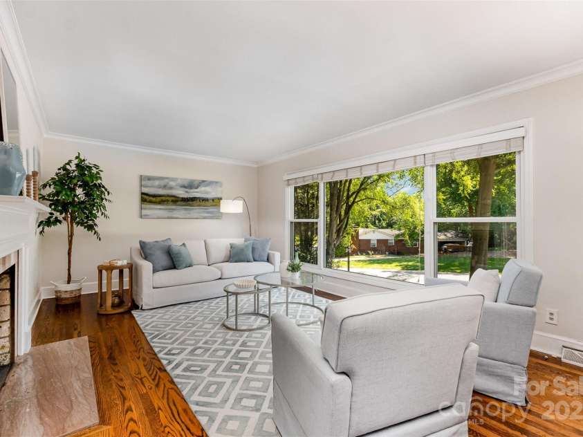 4712 Lamont Drive, Charlotte, NC 28210.  MLS# CAR4277423, YatesRealty ID 28475. Living Room