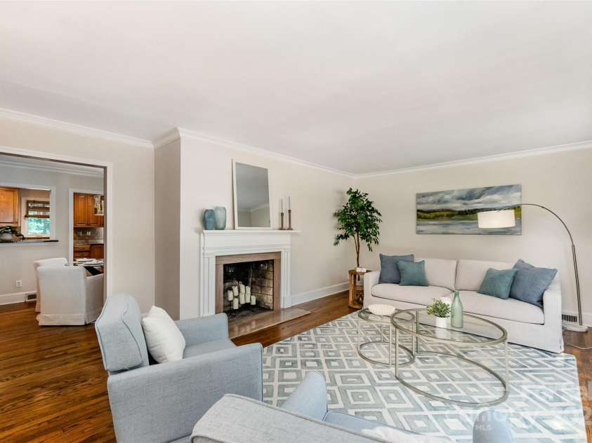 4712 Lamont Drive, Charlotte, NC 28210.  MLS# CAR4277423, YatesRealty ID 28475. Living Room