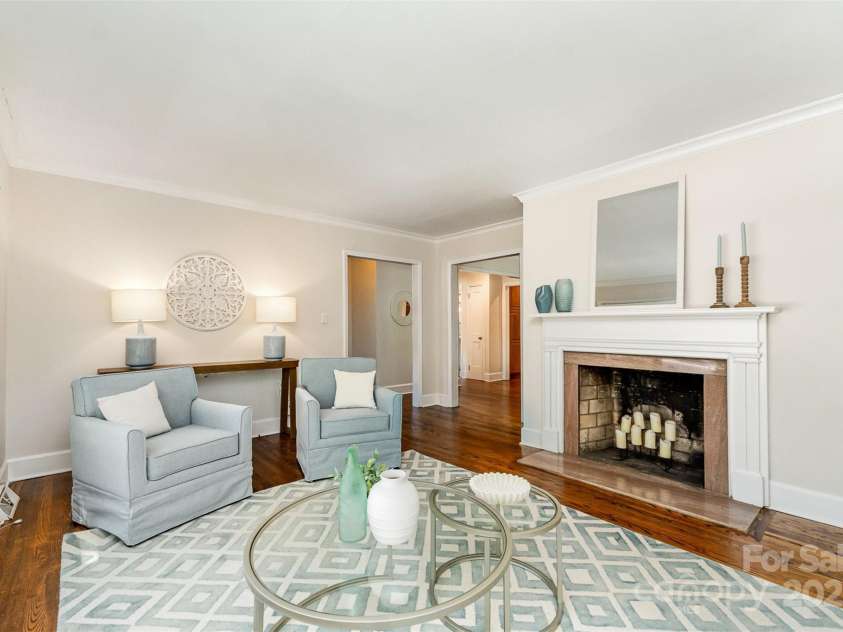 4712 Lamont Drive, Charlotte, NC 28210.  MLS# CAR4277423, YatesRealty ID 28475. Living Room