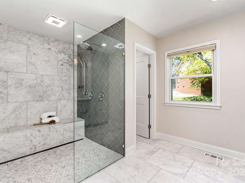 4712 Lamont Drive, Charlotte, NC 28210.  MLS# CAR4277423, YatesRealty ID 28475. Primary Bathroom