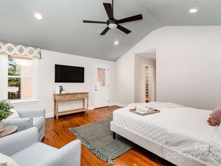4712 Lamont Drive, Charlotte, NC 28210.  MLS# CAR4277423, YatesRealty ID 28475. Primary Bedroom