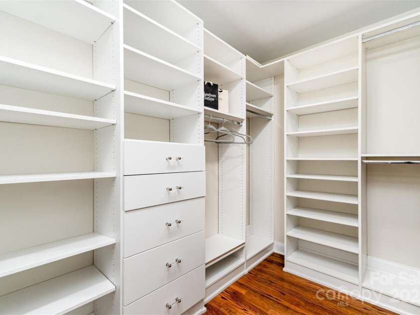 4712 Lamont Drive, Charlotte, NC 28210.  MLS# CAR4277423, YatesRealty ID 28475. Primary Closet