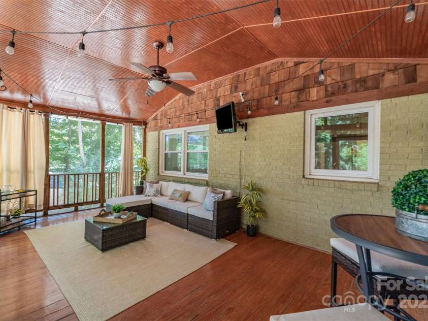 4712 Lamont Drive, Charlotte, NC 28210.  MLS# CAR4277423, YatesRealty ID 28475. Screened Porch