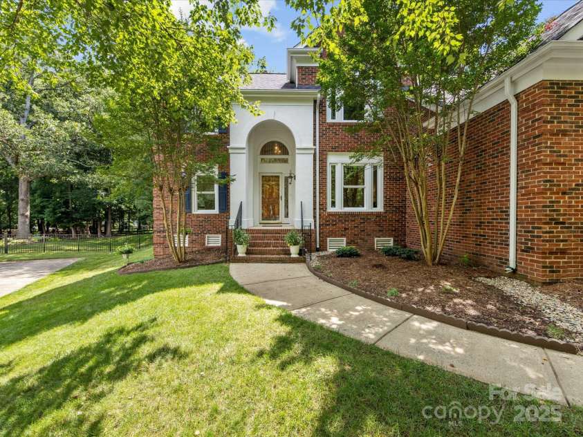 10527 Breamore Drive, Charlotte, NC 28270.  MLS# CAR4278606, YatesRealty ID 28476. 