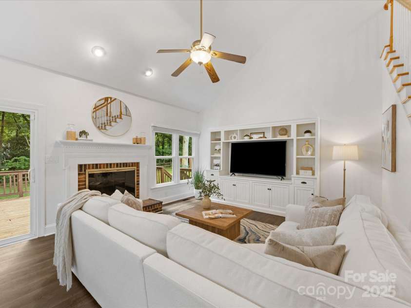 10527 Breamore Drive, Charlotte, NC 28270.  MLS# CAR4278606, YatesRealty ID 28476. 