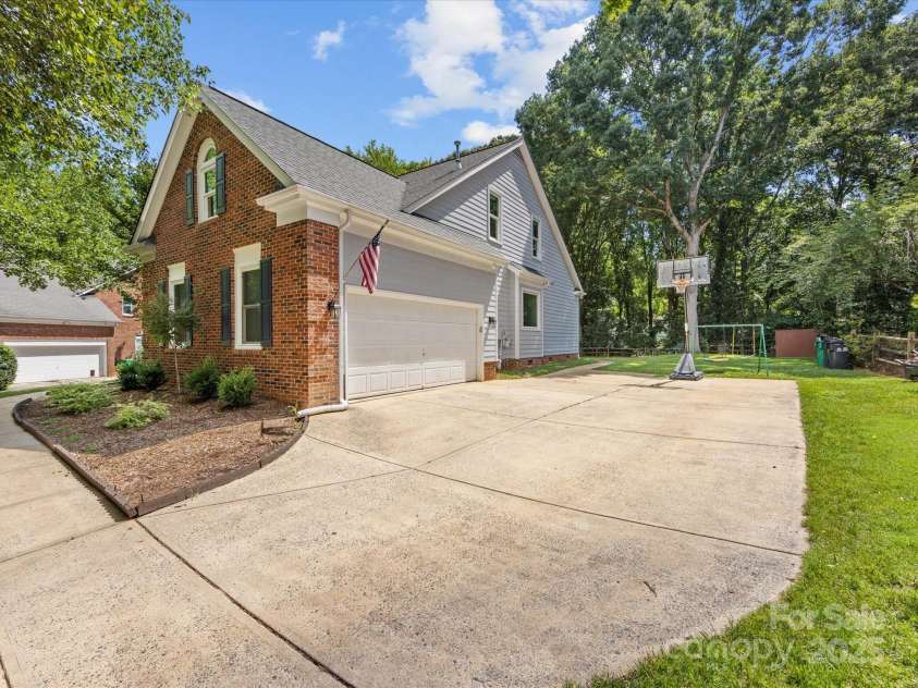 10527 Breamore Drive, Charlotte, NC 28270.  MLS# CAR4278606, YatesRealty ID 28476. 