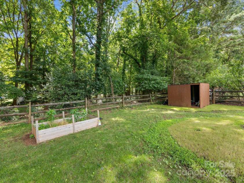 10527 Breamore Drive, Charlotte, NC 28270.  MLS# CAR4278606, YatesRealty ID 28476. 