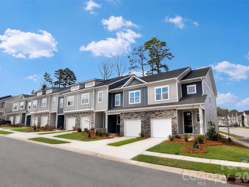 2517 Ruby Dixon Crossing Drive, Gastonia, NC 28056.  MLS# CAR4387669, YatesRealty ID 28476. 