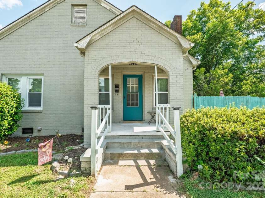 1106 Lane Street, Kannapolis, NC 28083.  MLS# CAR4285081, YatesRealty ID 28477. 1106 Lane St Front Porch