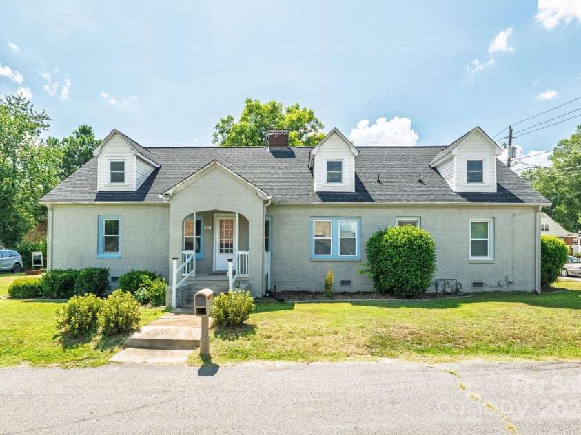 1106 Lane Street, Kannapolis, NC 28083.  MLS# CAR4285081, YatesRealty ID 28477. 503 Mable Ave is Ready for you to come see the possibility