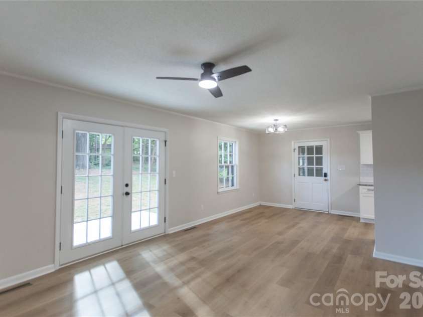 1880 Woodridge Circle, Hickory, NC 28602.  MLS# CAR4389605, YatesRealty ID 28477. Patio doors to back deck