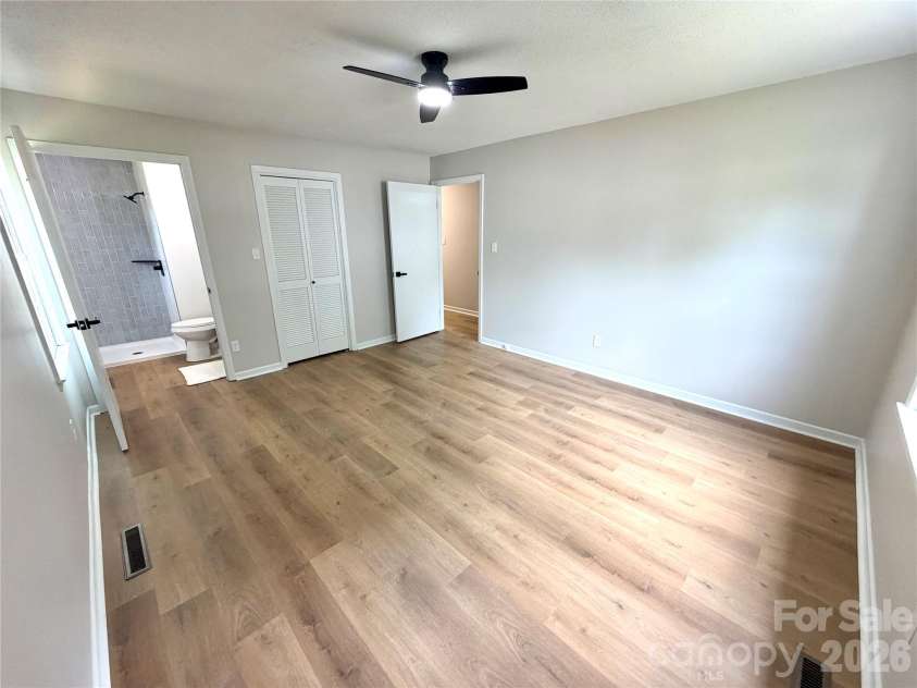 1880 Woodridge Circle, Hickory, NC 28602.  MLS# CAR4389605, YatesRealty ID 28477. Primary Bedroom
