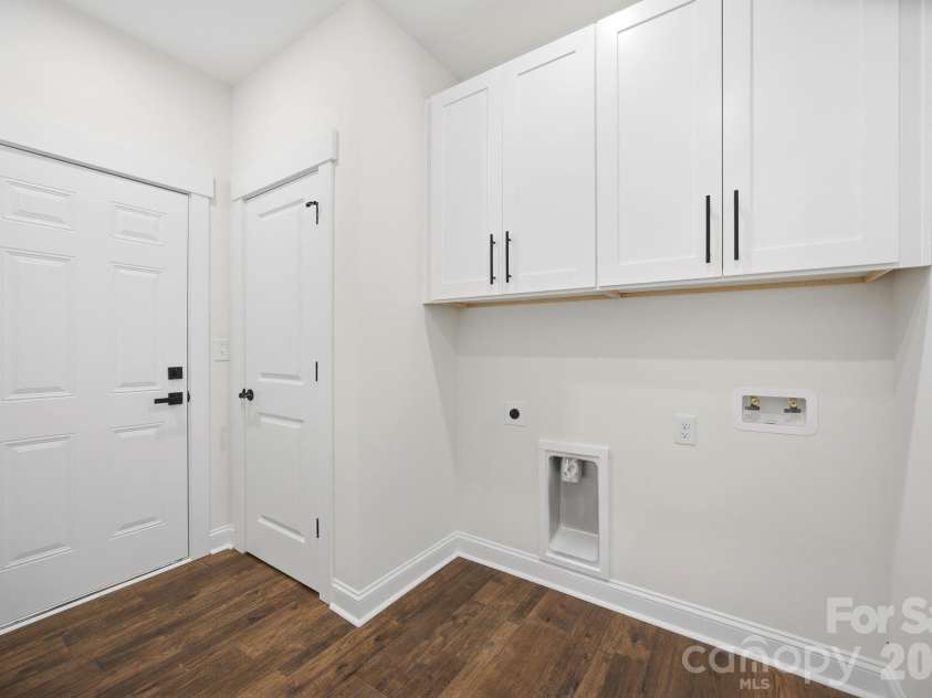 319 Lake Farm Drive, Salisbury, NC 28146.  MLS# CAR4383529, YatesRealty ID 28478. 