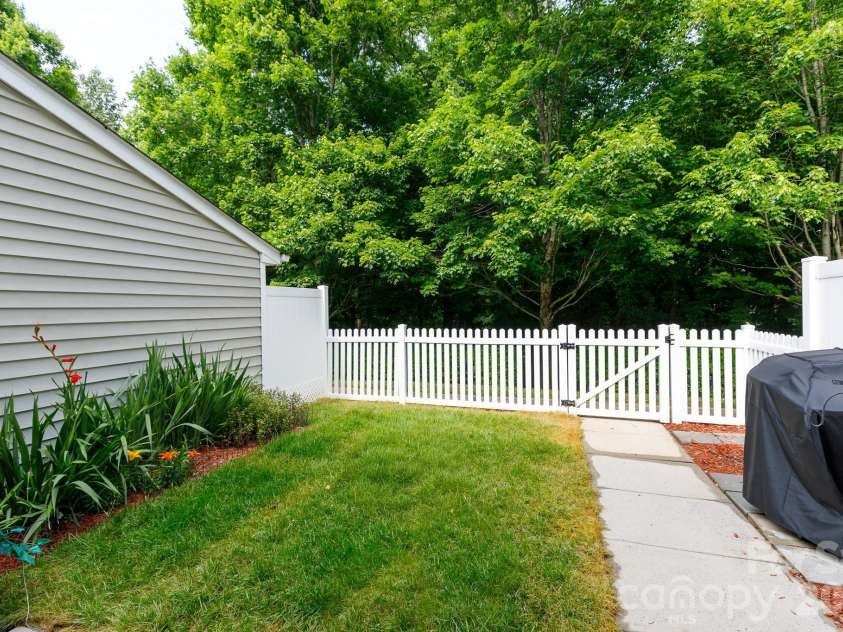 1620 Chamberside Drive, Rock Hill, SC 29730.  MLS# CAR4386425, YatesRealty ID 28479. 