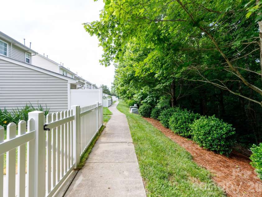 1620 Chamberside Drive, Rock Hill, SC 29730.  MLS# CAR4386425, YatesRealty ID 28479. 
