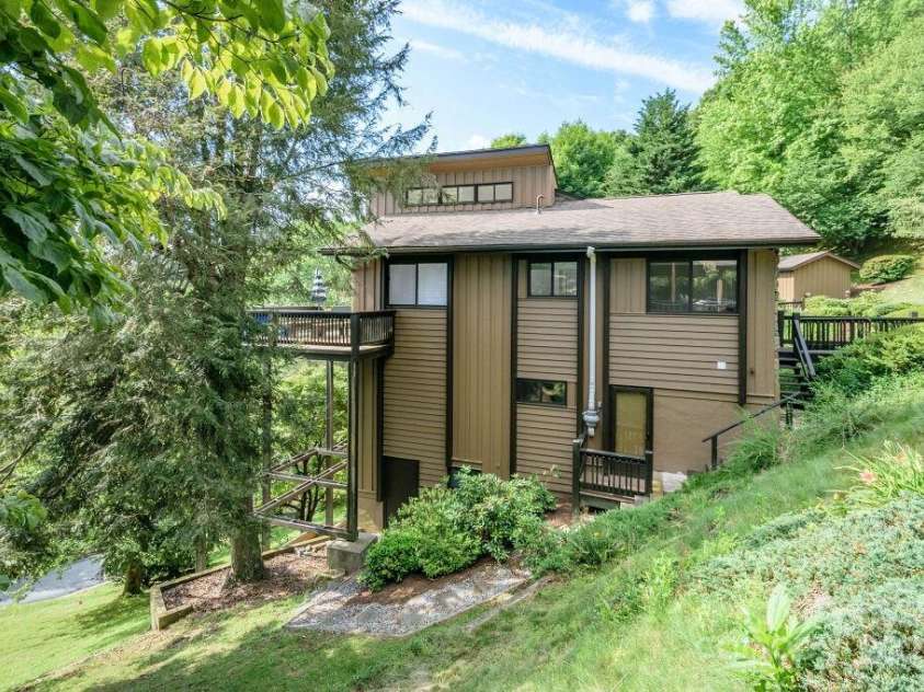 153 Country Ridge Road, Laurel Park, NC 28739.  MLS# CAR4278748, YatesRealty ID 2848. 