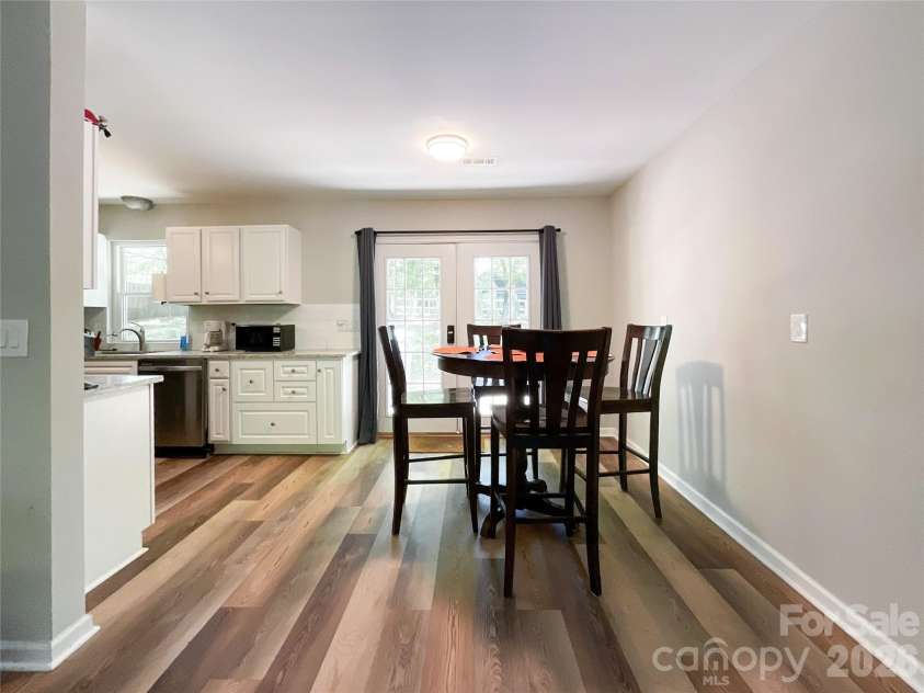 2113 Killarney Place, Charlotte, NC 28262.  MLS# CAR4247042, YatesRealty ID 2848. Open concept with breakfast area open to living room
