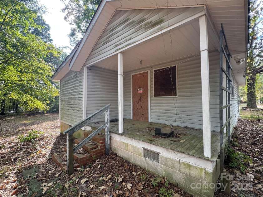 2809 James Hamilton Road, Monroe, NC 28110.  MLS# CAR4304977, YatesRealty ID 2848. 
