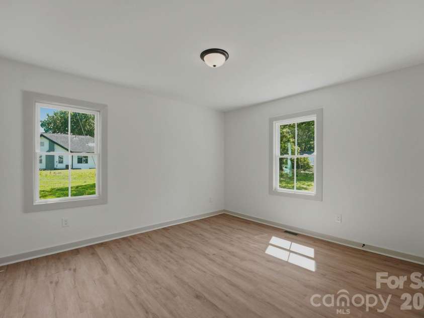 417 Linwood Road, Gastonia, NC 28052.  MLS# CAR4389405, YatesRealty ID 28480. 