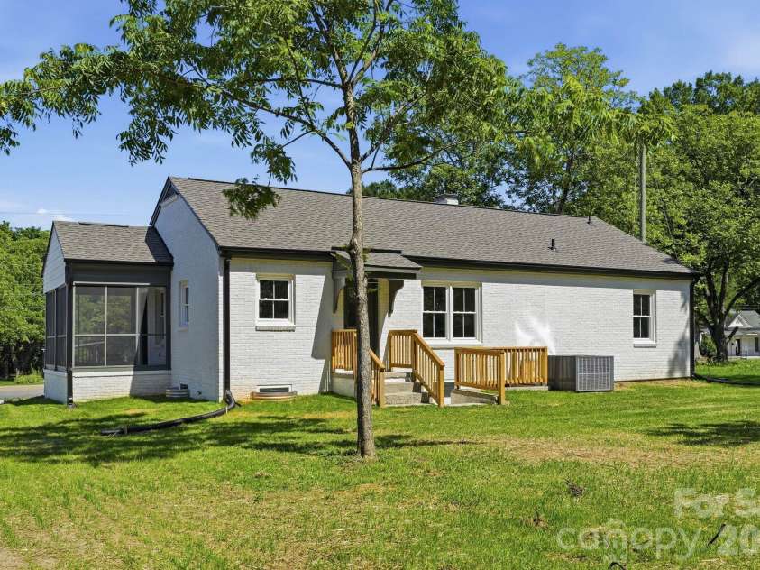 417 Linwood Road, Gastonia, NC 28052.  MLS# CAR4389405, YatesRealty ID 28480. 