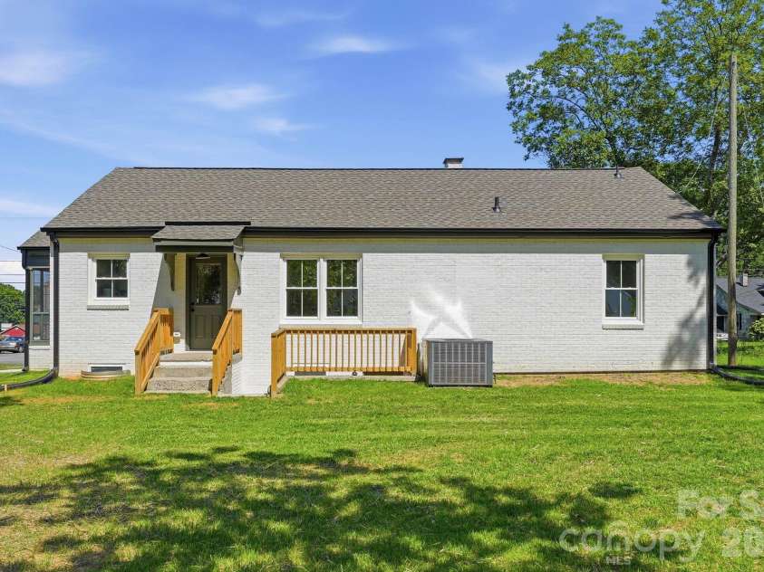 417 Linwood Road, Gastonia, NC 28052.  MLS# CAR4389405, YatesRealty ID 28480. 