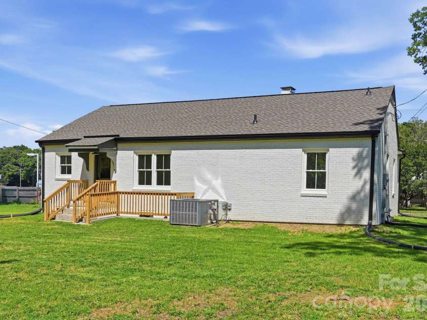 417 Linwood Road, Gastonia, NC 28052.  MLS# CAR4389405, YatesRealty ID 28480. 