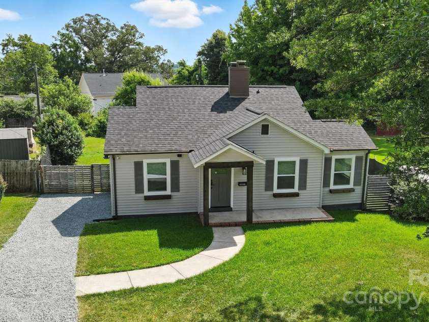2437 Remount Road, Charlotte, NC 28208.  MLS# CAR4282284, YatesRealty ID 28482. 